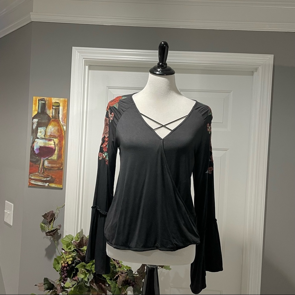American Eagle Soft & Sexy Black Embroidered Crop Style Tunic - Size M